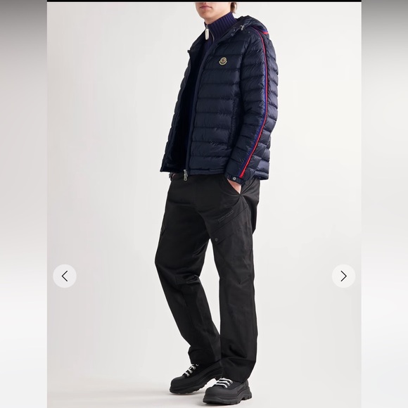 MONCLER
Quilted Shell Down Jacket. Size:4 XL - Picture 6 of 9